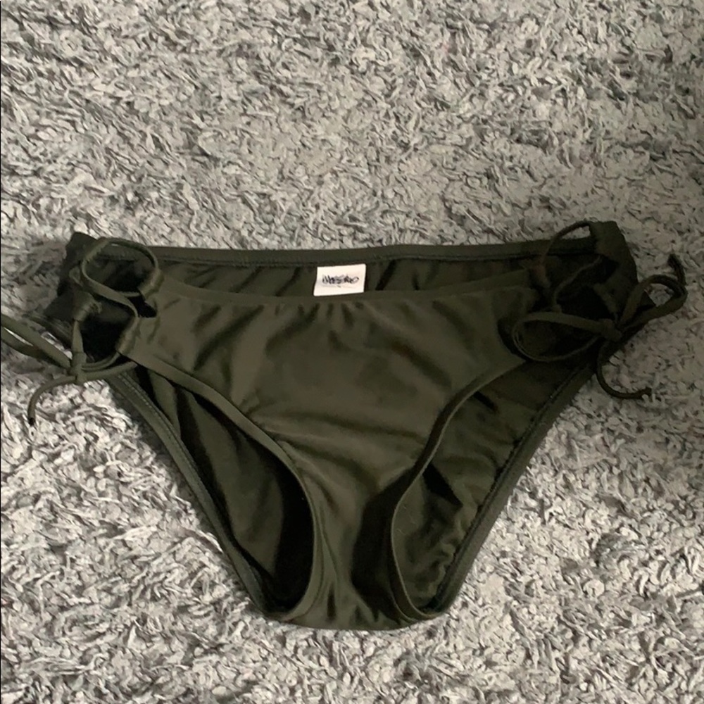 target side tie bikini bottoms